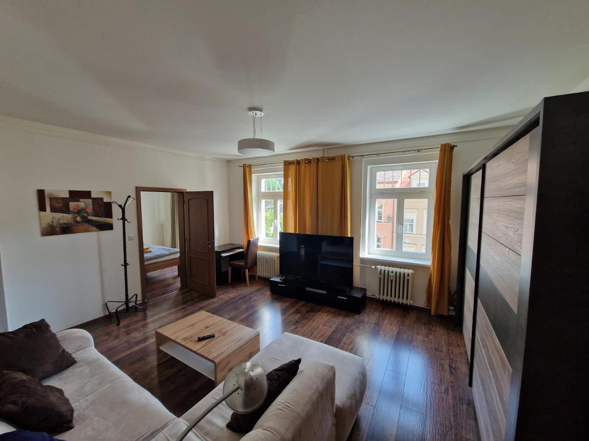 Apartman 63M2 S Balkonem V Lazenskem Centru كارلوفي فاري المظهر الخارجي الصورة