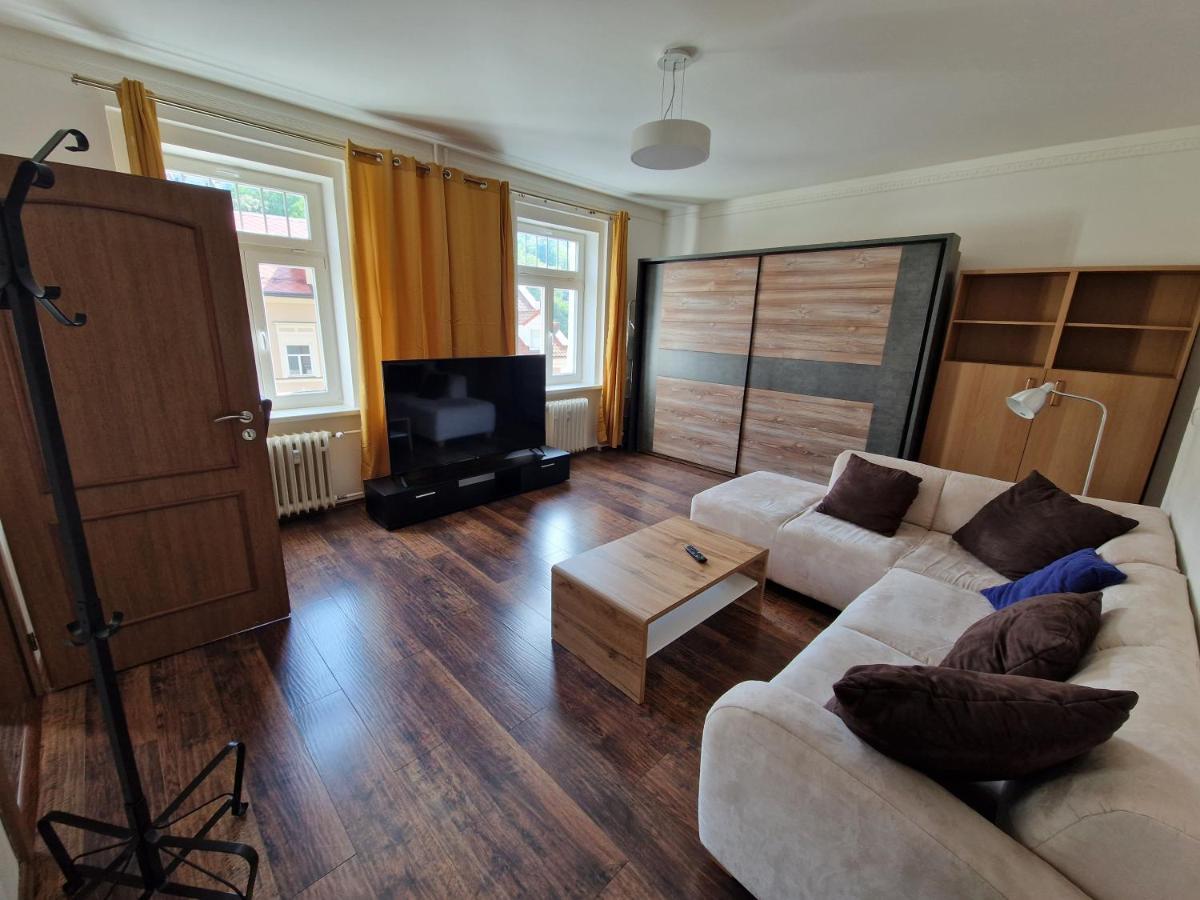 Apartman 63M2 S Balkonem V Lazenskem Centru كارلوفي فاري المظهر الخارجي الصورة